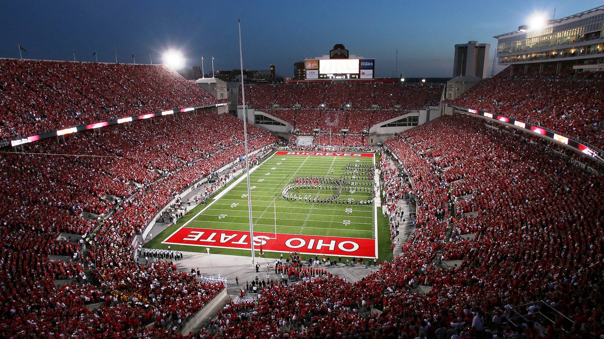 赛道上的红色风暴，红牛车队横扫迈凯伦，诺里斯状态火热难挽狂澜